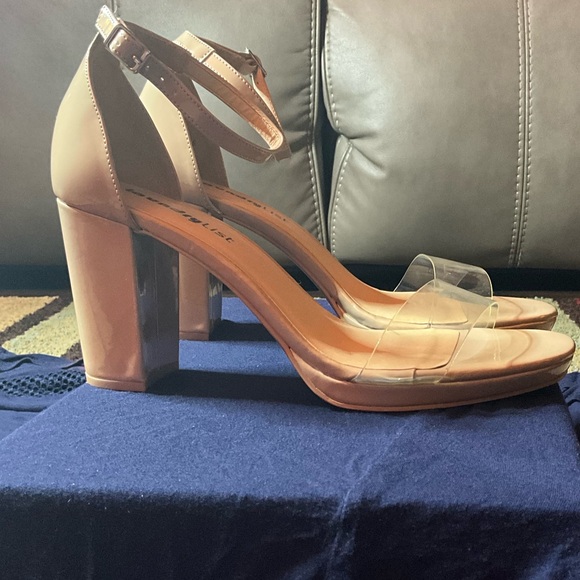 Laundry List beige heels, size 11 - Picture 3 of 4